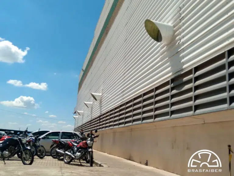Exaustor de Parede Industrial com Telha Lateral em Galpao - Brasfaiber