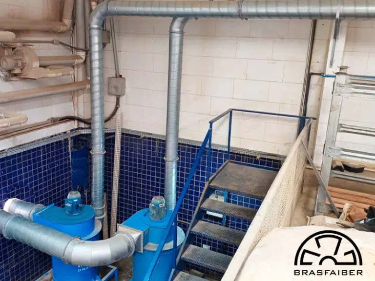 Coletor de Pó Industrial Brasfaiber Instalado na Indústria Gramore - Vista Lateral