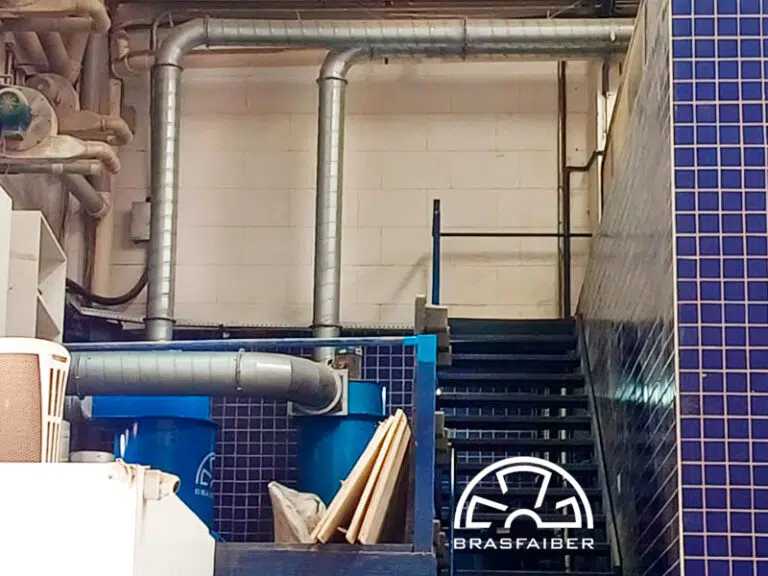 Coletor de Pó Industrial Brasfaiber na Indústria Gramore - Vista Frontal do Equipamento