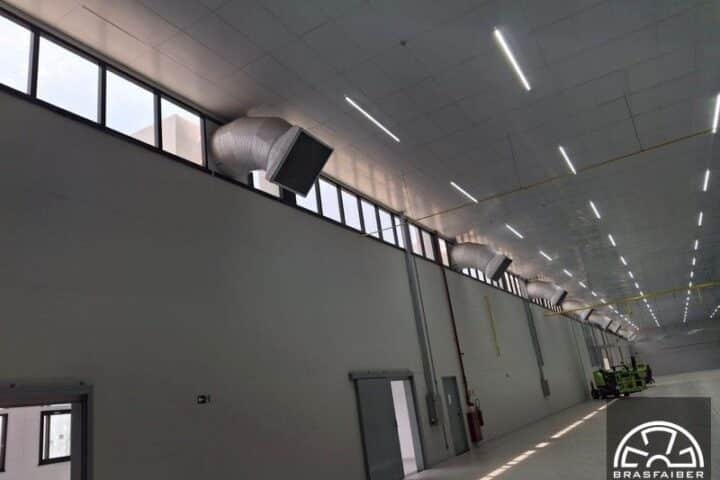 Ventiladores industriais com filtro e grelha difusora - Vista interna - Indústria Alimentícia - Brasfaiber