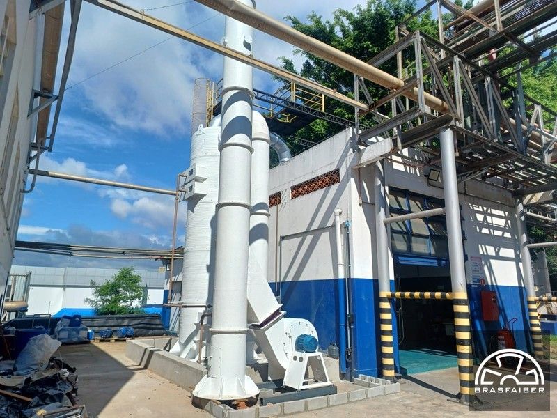 Sistema de lavagem de gases com exaustor centrífugo em laboratório