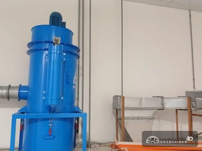 Coletor de pó CC/40-300 instalado com rede de dutos — Brasfaiber