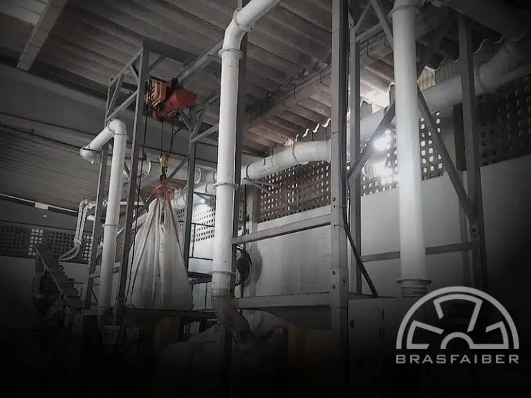 Tubulação em PRFV do sistema de exaustão de gases instalada em uma indústria de fertilizantes