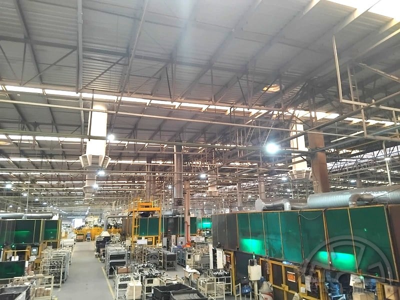 Sistema de ventilação industrial interno em fábrica de autopeças